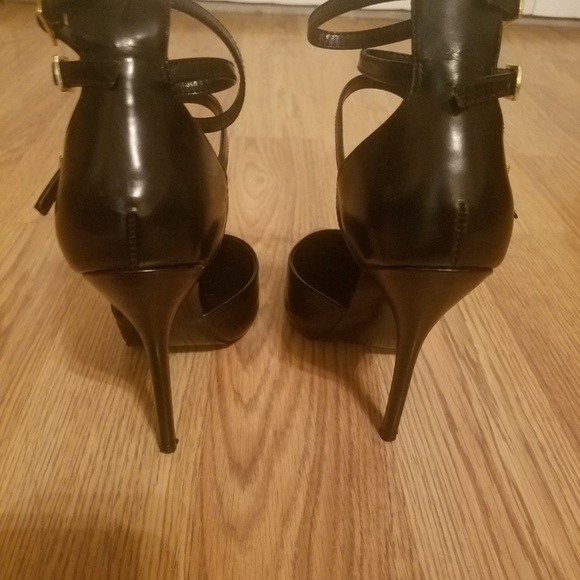 Black Leather Steve Madden heel - Picture 3 of 4